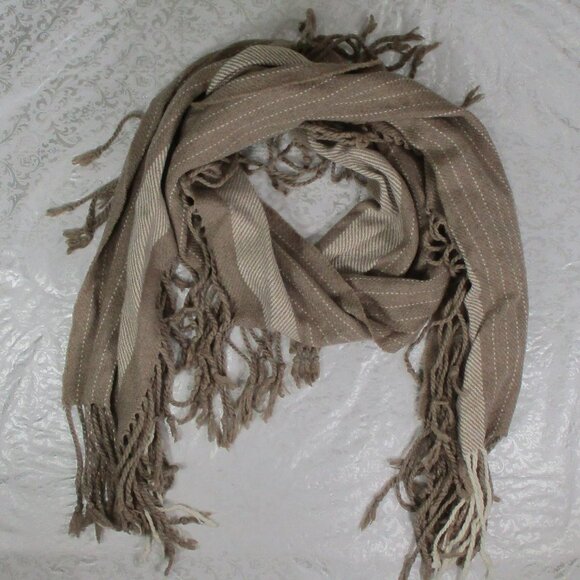 BANANA REPUBLIC Blanket Fringe Scarf - Picture 7 of 10